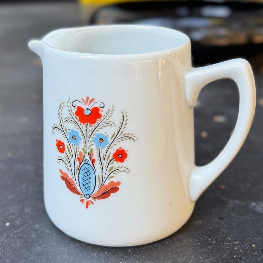 Vintage Berggren Traynor BTR1 Swedish Creamer Red Blue Floral 6 oz - Picture 4 of 5